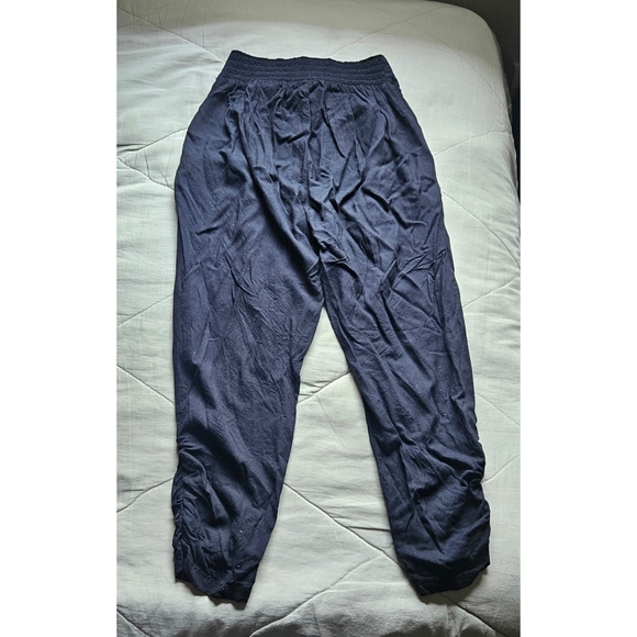 AMERICAN EAGLE Black Soft Pants Crop length Ruched Side XXS AE - Picture 6 of 7